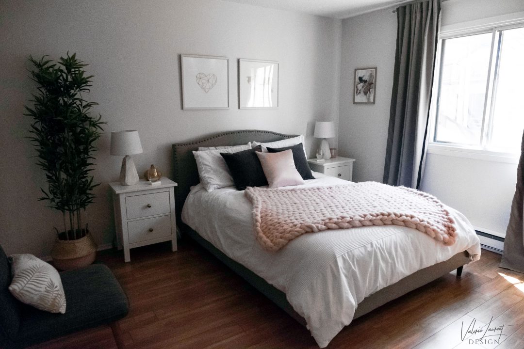 Bedroom master giant knit blanket blush grey white