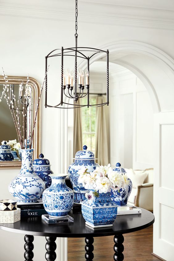 Chinoiserie chic blue vases